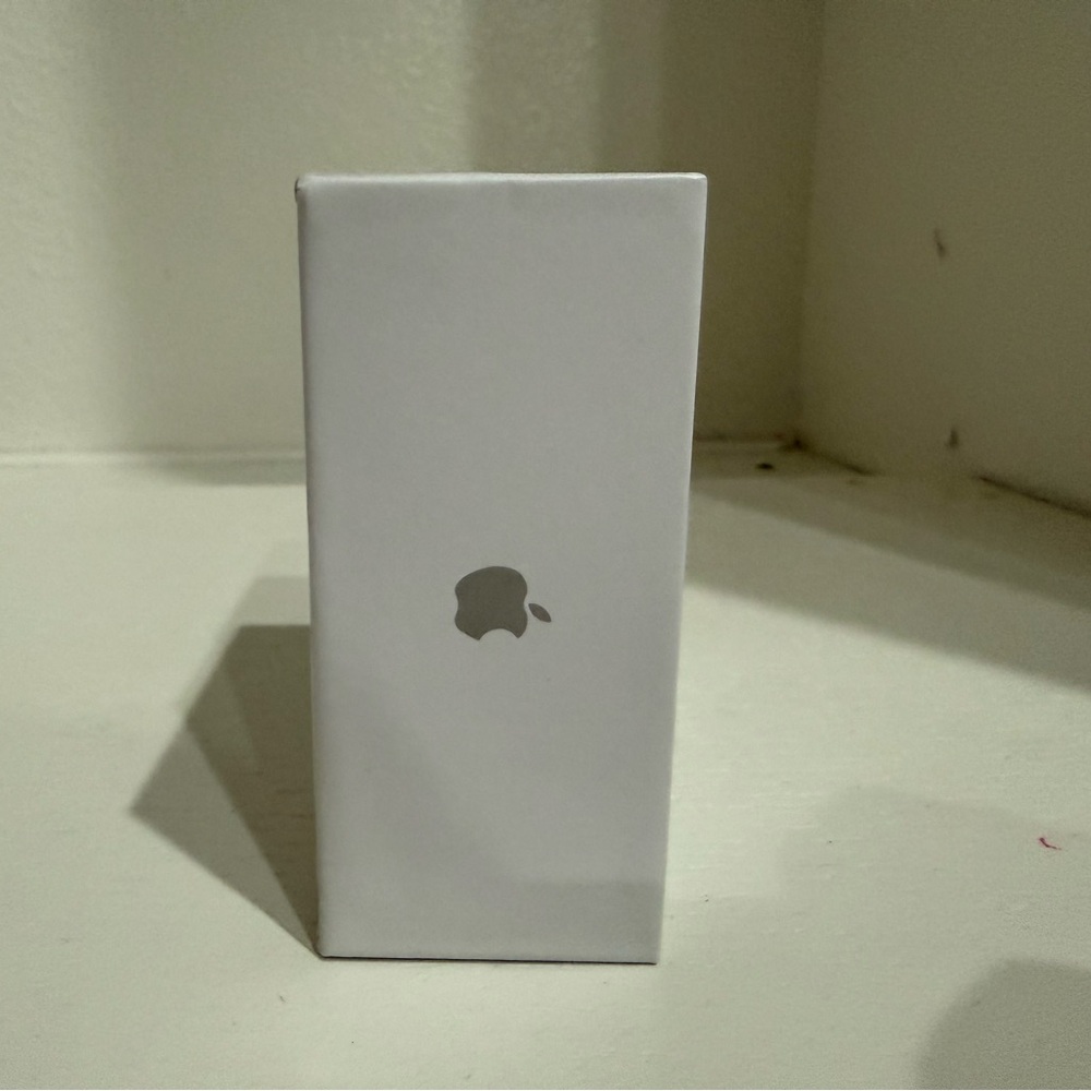 Apple AirPods Pro 2nd Generation with MagSafe Case - Picture 3 of 5